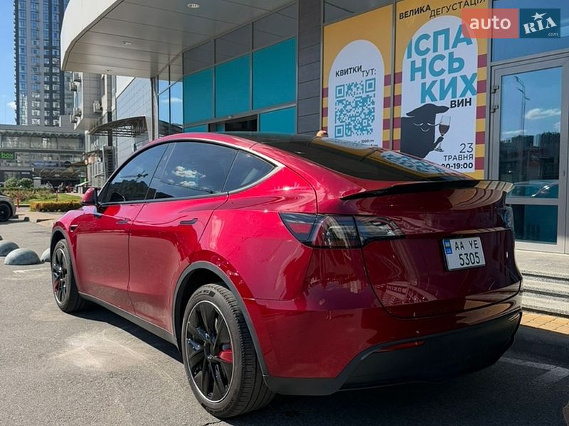 Позашляховик / Кросовер Tesla Model Y 2024 в Києві