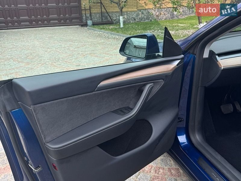 Внедорожник / Кроссовер Tesla Model Y 2024 в Харькове