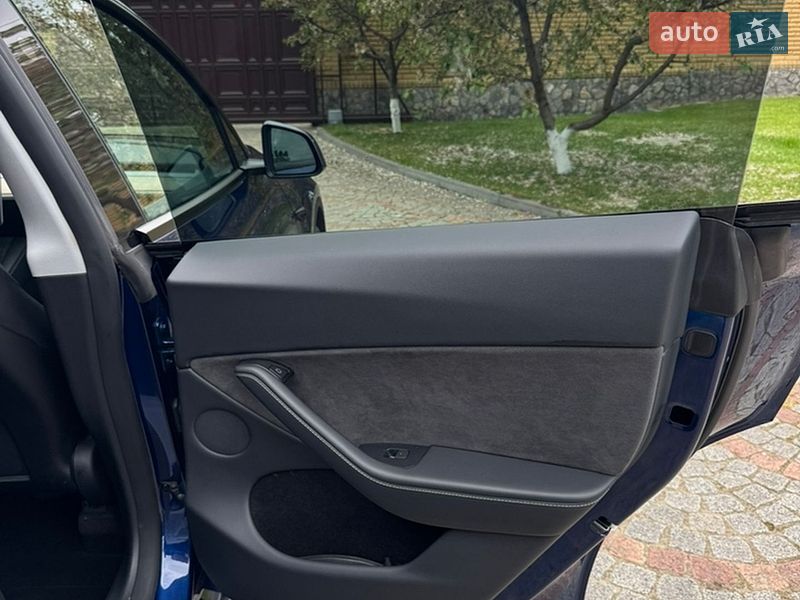 Внедорожник / Кроссовер Tesla Model Y 2024 в Харькове