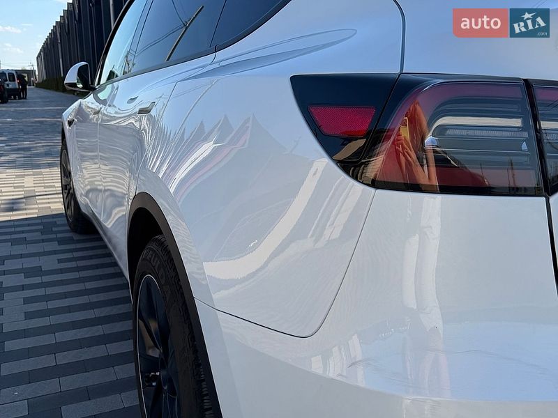 Позашляховик / Кросовер Tesla Model Y 2023 в Києві