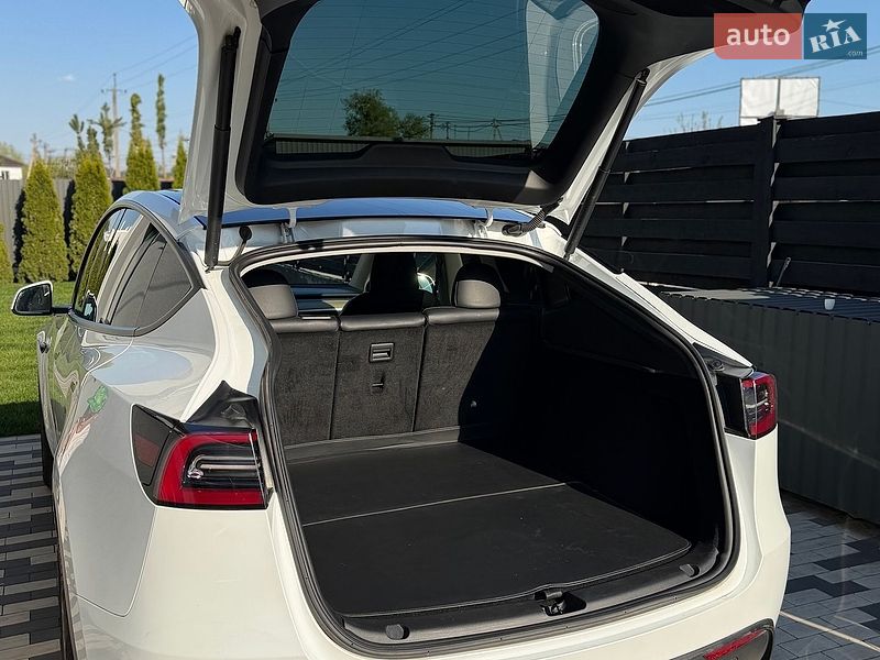 Позашляховик / Кросовер Tesla Model Y 2023 в Києві