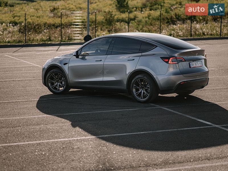 Позашляховик / Кросовер Tesla Model Y 2024 в Києві фото 9 Позашляховик / Кросовер Tesla Model Y 2024 в Києві