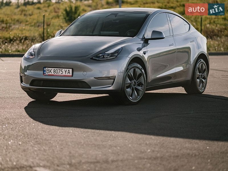 Позашляховик / Кросовер Tesla Model Y 2024 в Києві фото 20 Позашляховик / Кросовер Tesla Model Y 2024 в Києві