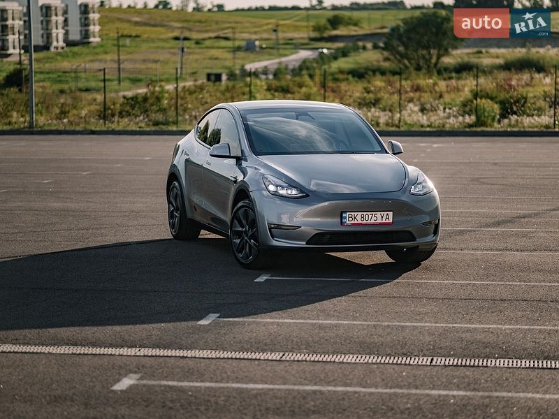 Позашляховик / Кросовер Tesla Model Y 2024 в Києві фото 32 Позашляховик / Кросовер Tesla Model Y 2024 в Києві
