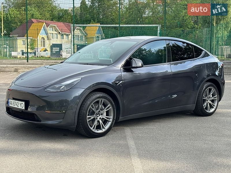 Позашляховик / Кросовер Tesla Model Y 2024 в Києві