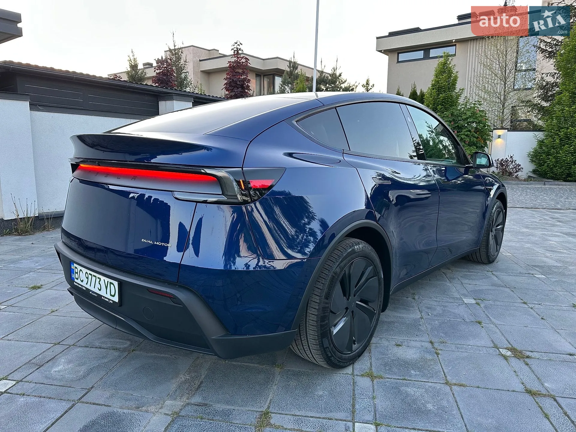 2025 Tesla Model Y - мініатюра 5