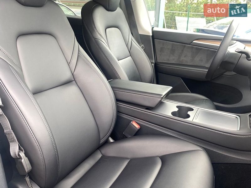 Внедорожник / Кроссовер Tesla Model Y 2023 в Киеве