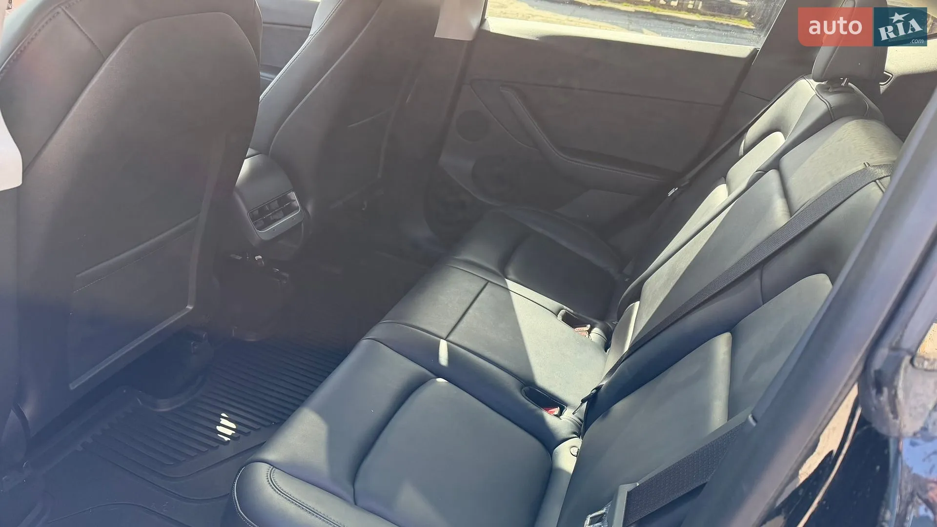 2022 Tesla Model Y - мініатюра 10