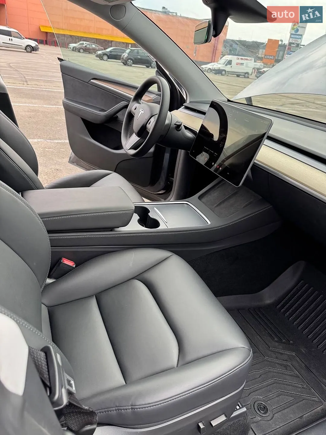 2025 Tesla Model Y - мініатюра 12