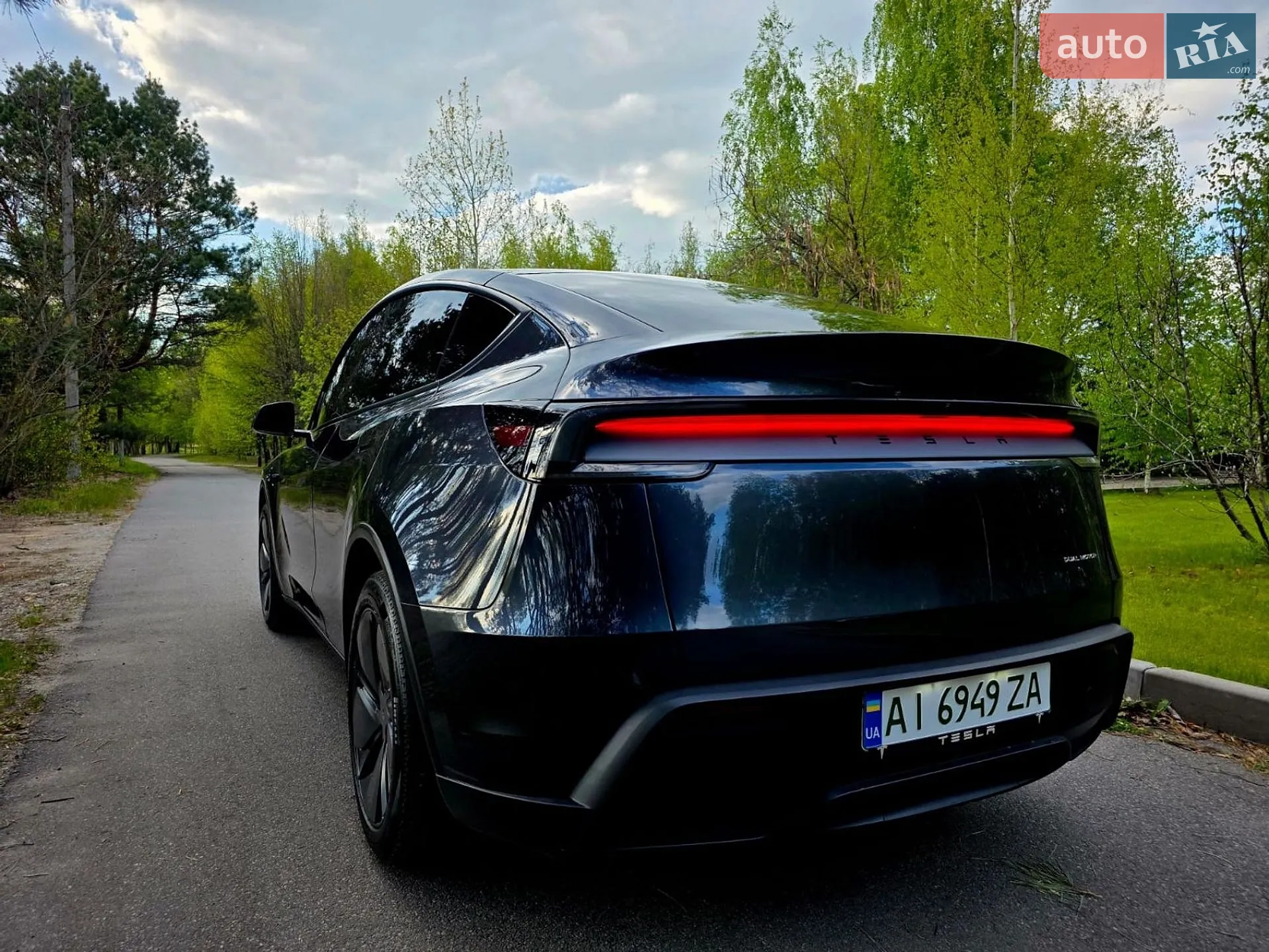2025 Tesla Model Y - мініатюра 2