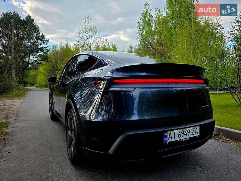 Внедорожник / Кроссовер Tesla Model Y 2025 в Киеве
