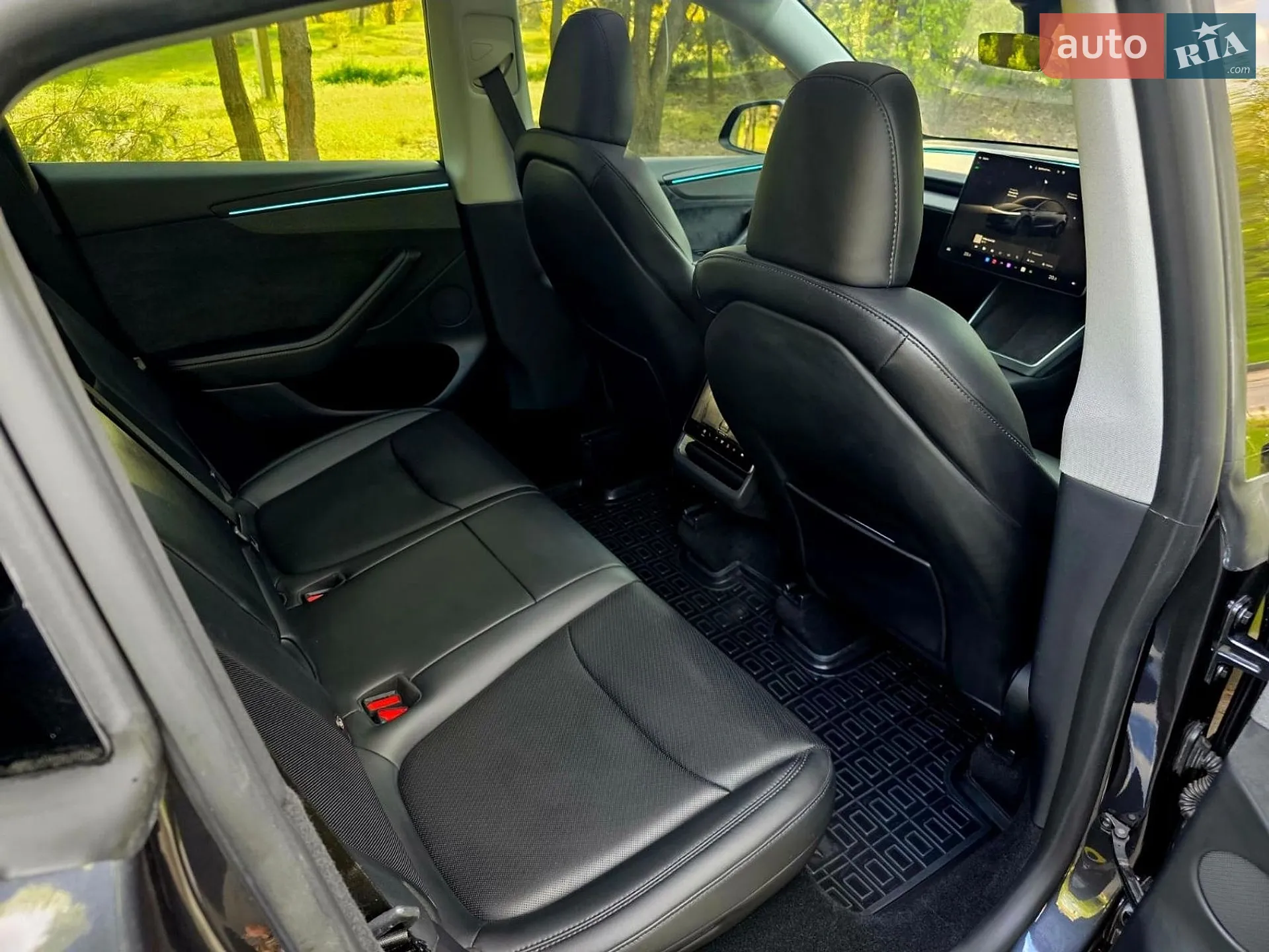 2025 Tesla Model Y - мініатюра 11