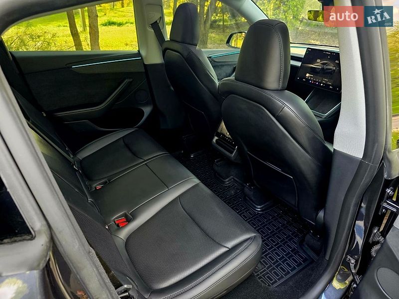 Внедорожник / Кроссовер Tesla Model Y 2025 в Киеве