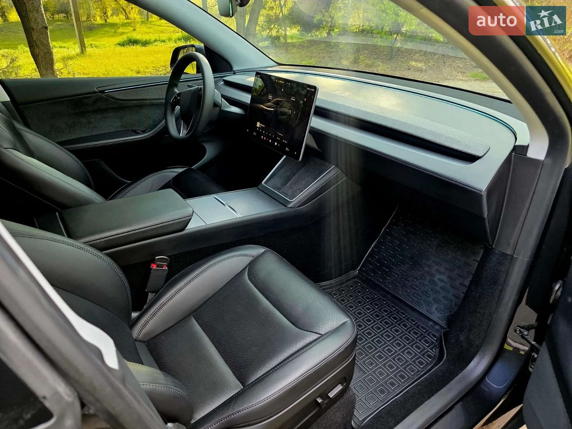 2025 Tesla Model Y - мініатюра 12