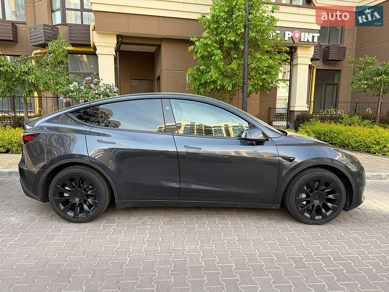 Внедорожник / Кроссовер Tesla Model Y 2024 в Киеве