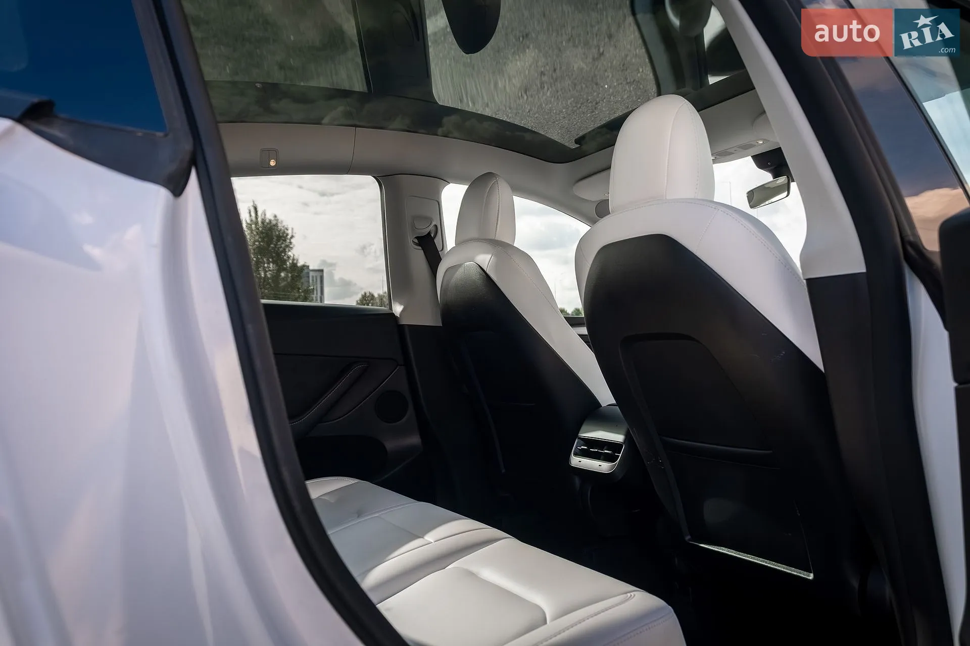 2022 Tesla Model Y - мініатюра 19