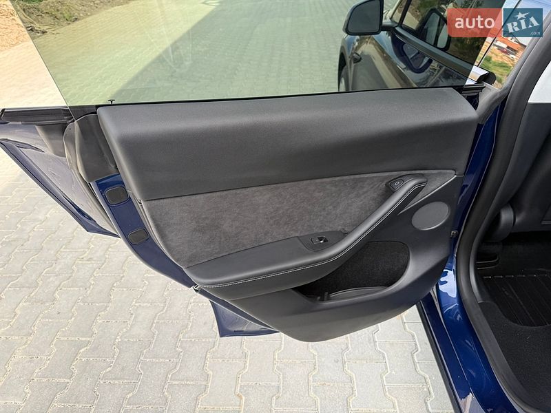 Внедорожник / Кроссовер Tesla Model Y 2023 в Львове