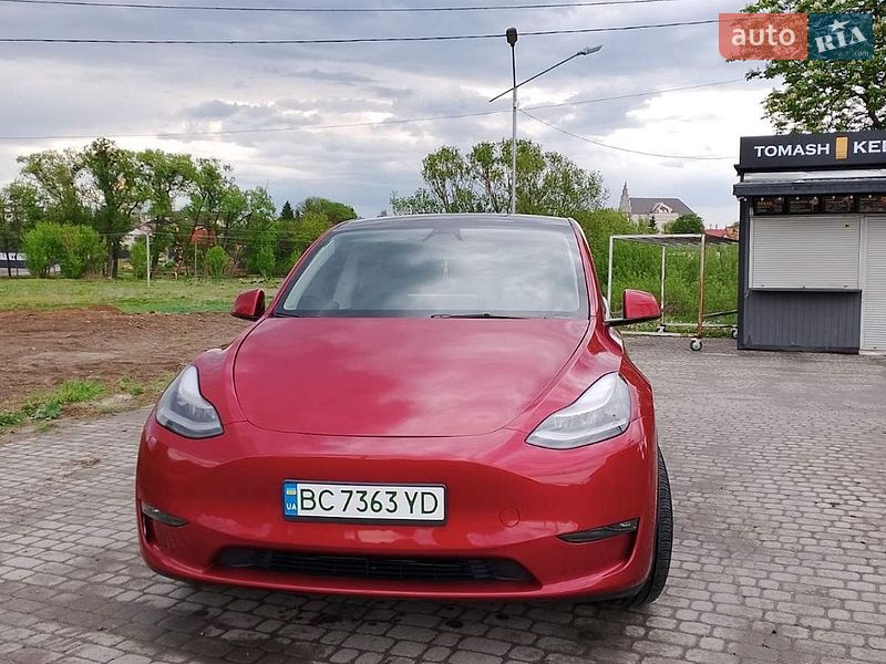 Tesla Model Y 2024
