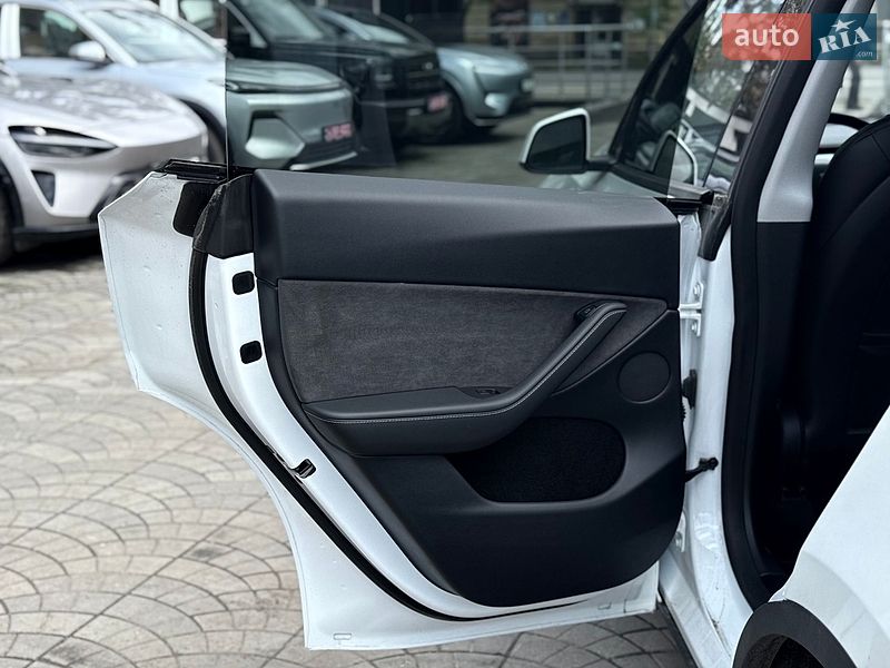 Позашляховик / Кросовер Tesla Model Y 2024 в Одесі
