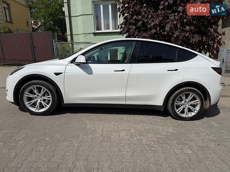 Tesla Model Y 2021