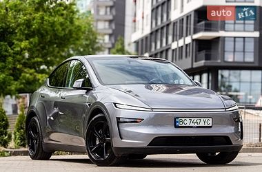 Внедорожник / Кроссовер Tesla Model Y 2025 в Львове