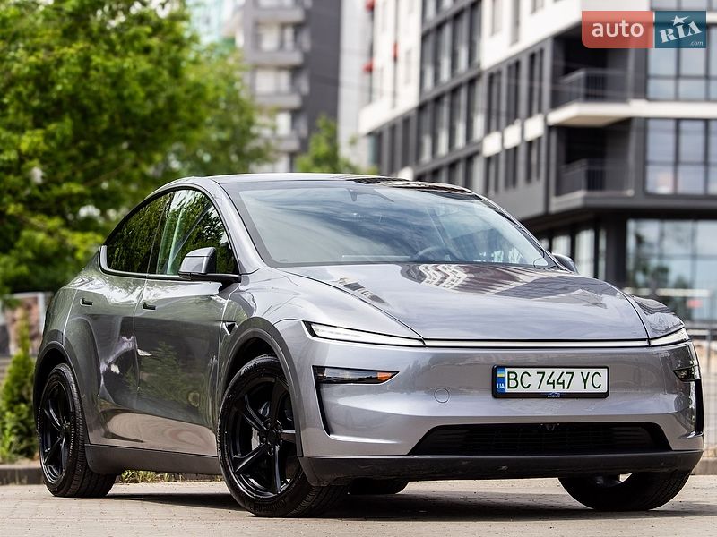Tesla Model Y 2025