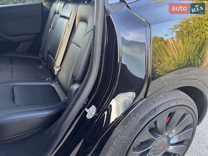 Позашляховик / Кросовер Tesla Model Y 2024 в Києві
