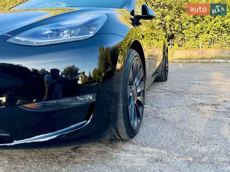 Позашляховик / Кросовер Tesla Model Y 2024 в Києві