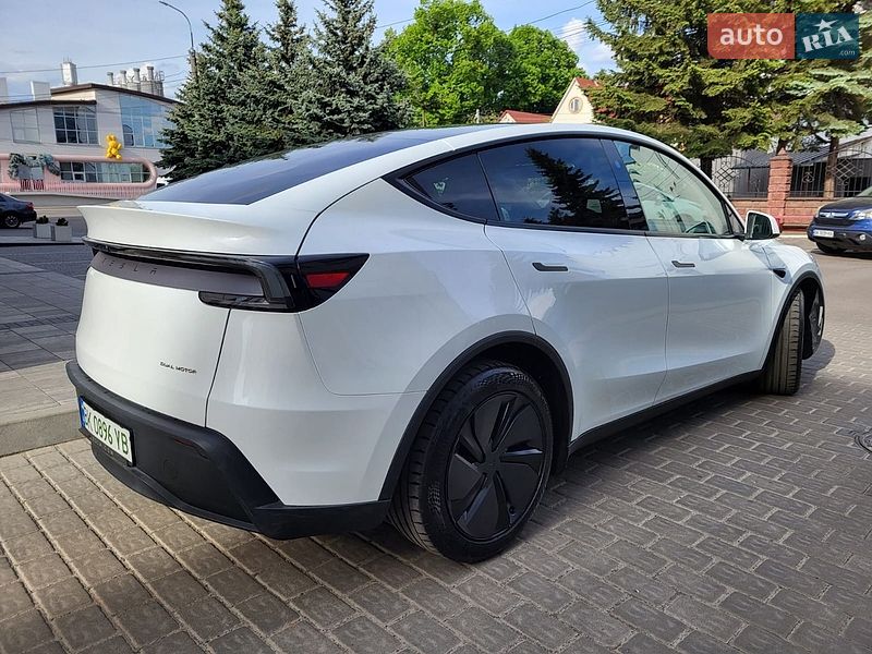 Внедорожник / Кроссовер Tesla Model Y 2025 в Ровно