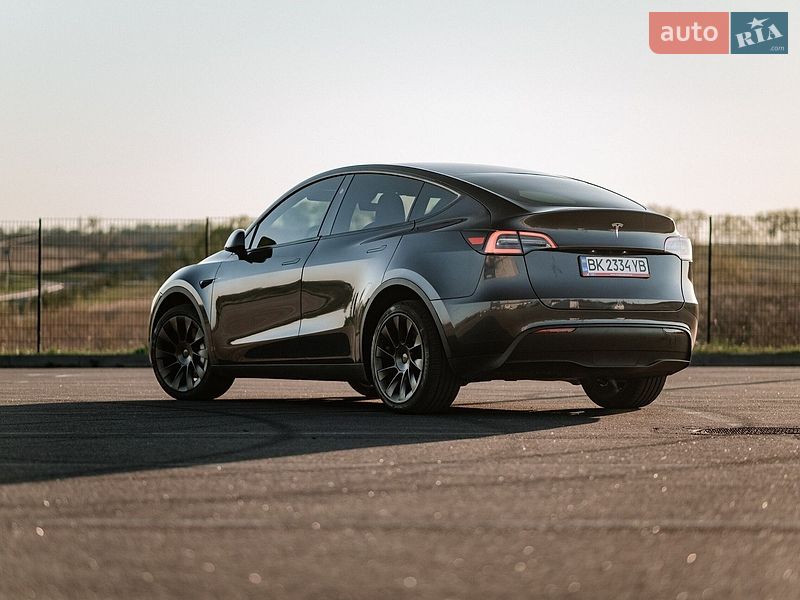 Внедорожник / Кроссовер Tesla Model Y 2024 в Ровно
