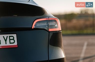 Внедорожник / Кроссовер Tesla Model Y 2024 в Ровно