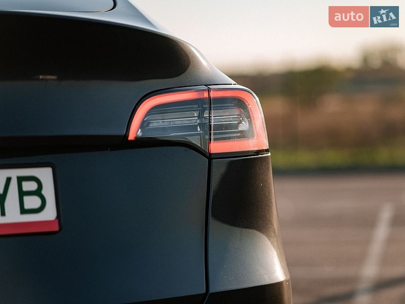 Внедорожник / Кроссовер Tesla Model Y 2024 в Ровно