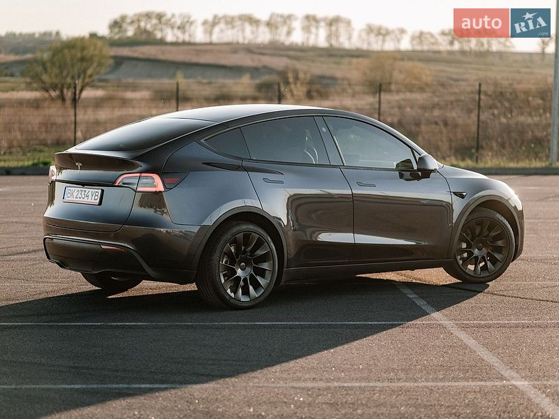 Внедорожник / Кроссовер Tesla Model Y 2024 в Ровно
