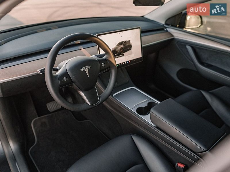 Внедорожник / Кроссовер Tesla Model Y 2024 в Ровно