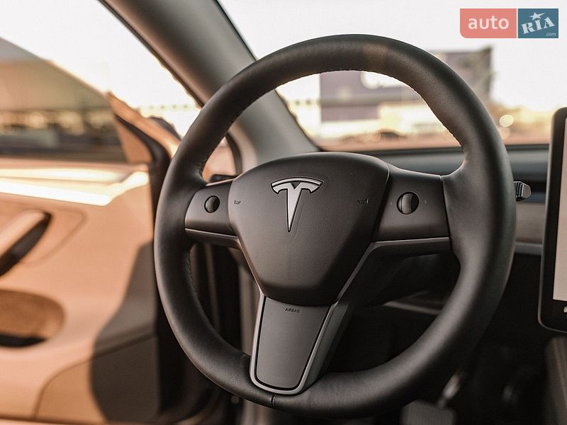 Внедорожник / Кроссовер Tesla Model Y 2024 в Ровно