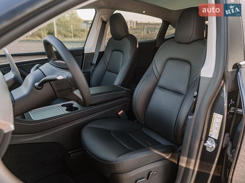 Внедорожник / Кроссовер Tesla Model Y 2024 в Ровно
