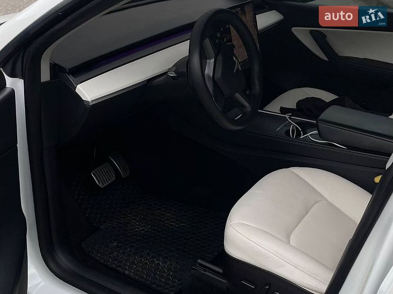 Позашляховик / Кросовер Tesla Model Y 2021 в Києві фото 17 Позашляховик / Кросовер Tesla Model Y 2021 в Києві