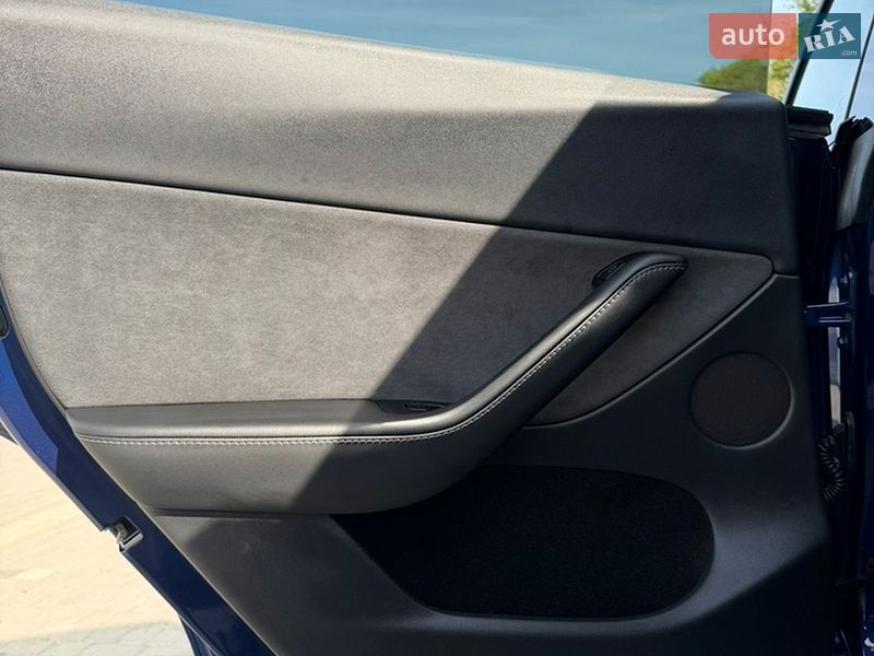 Внедорожник / Кроссовер Tesla Model Y 2024 в Виннице
