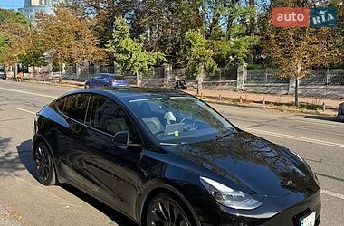 Внедорожник / Кроссовер Tesla Model Y 2022 в Киеве