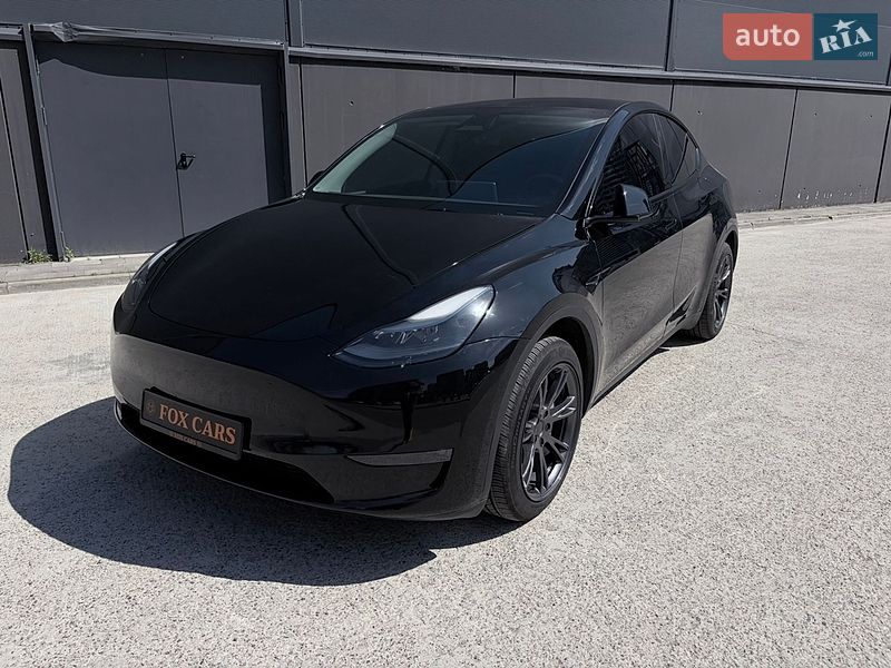 Tesla Model Y 2025