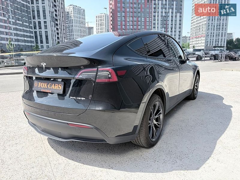 Позашляховик / Кросовер Tesla Model Y 2025 в Києві