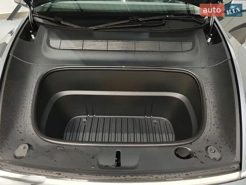 Позашляховик / Кросовер Tesla Model Y 2025 в Києві