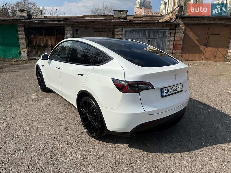 Позашляховик / Кросовер Tesla Model Y 2021 в Києві