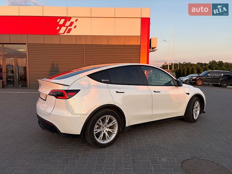 Внедорожник / Кроссовер Tesla Model Y 2021 в Черновцах