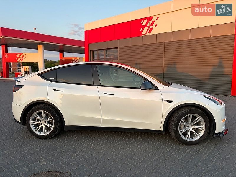 Внедорожник / Кроссовер Tesla Model Y 2021 в Черновцах