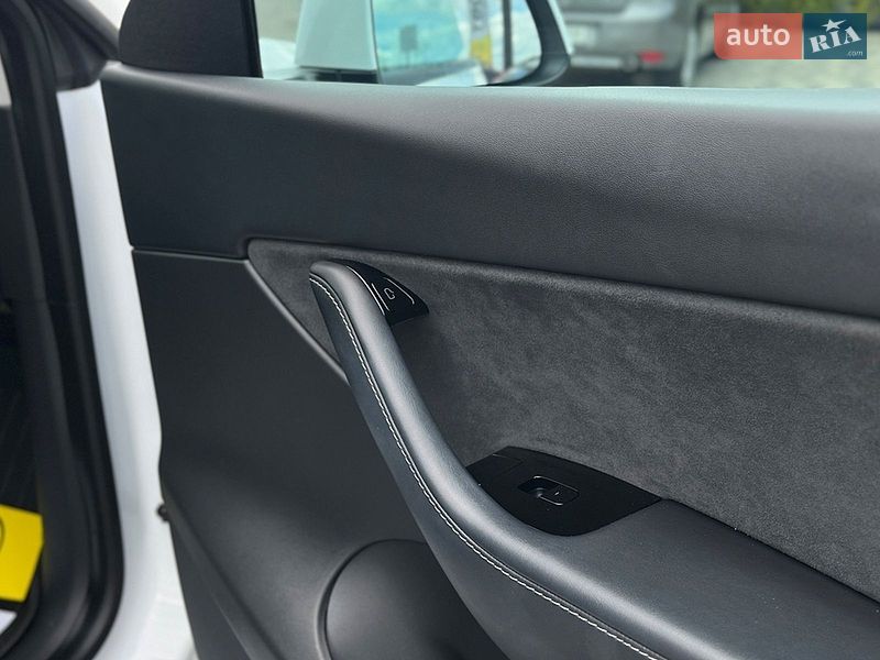 Позашляховик / Кросовер Tesla Model Y 2020 в Мукачевому