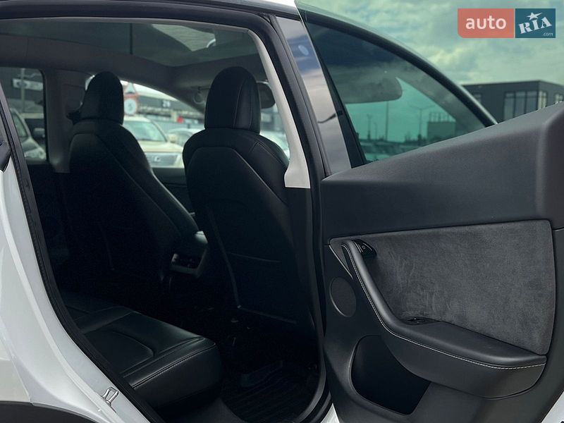 Позашляховик / Кросовер Tesla Model Y 2020 в Мукачевому