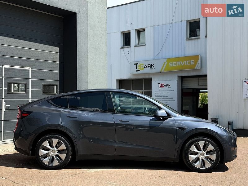 Внедорожник / Кроссовер Tesla Model Y 2023 в Киеве