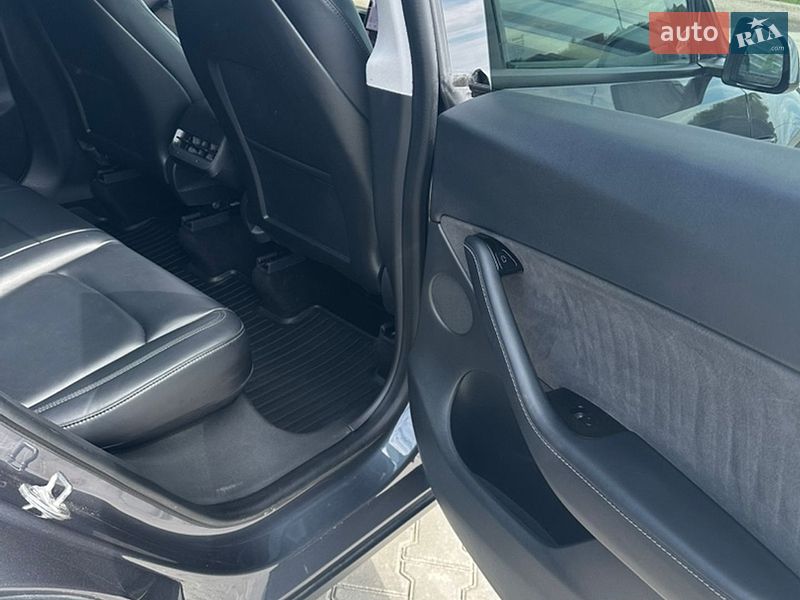Позашляховик / Кросовер Tesla Model Y 2020 в Рівному