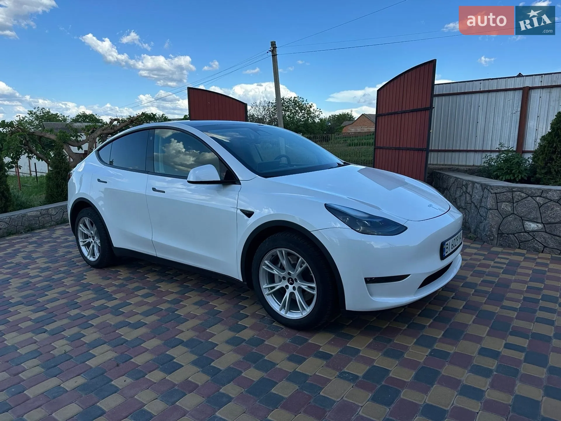 2022 Tesla Model Y - мініатюра 3